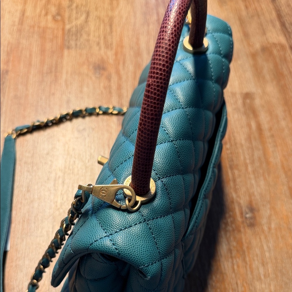Chic Green Quilted Handbag - Picture 5 of 12